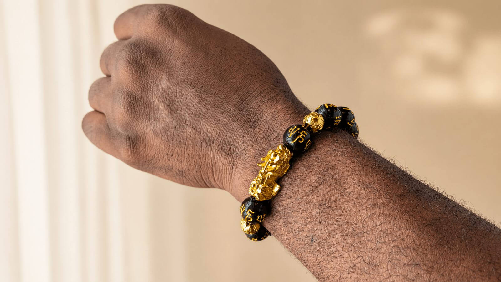 Pixiu bracelet worn on the wrist